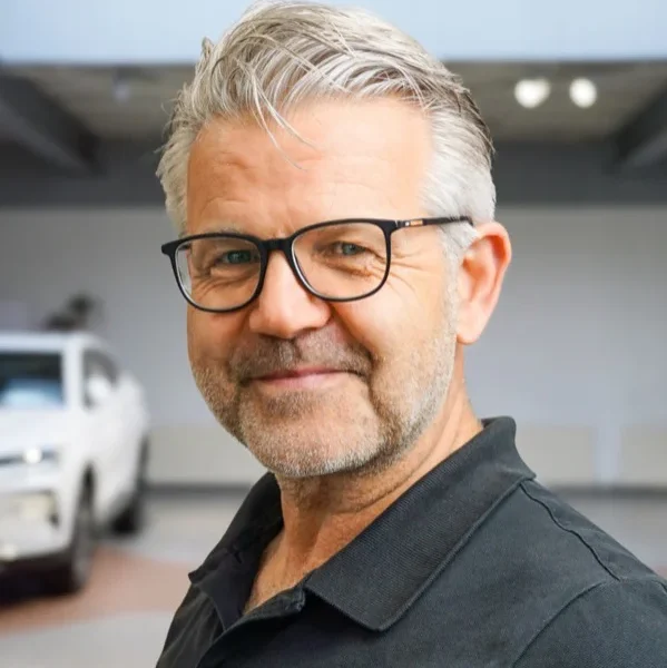 Cropped Thomas Becker.webp